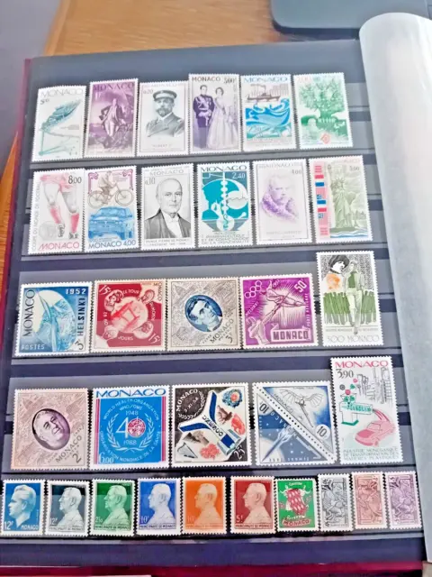 Lot de 32 timbres Monaco (Lot 22) - Non oblitérés mais sans gomme Etat Correct