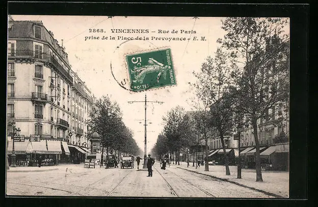 CPA Vincennes, Rue de Paris prise de la Place de la Prevoyance