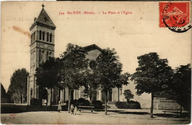 CPA Sainte-Foy - La Place et l'Eglise (1035637)