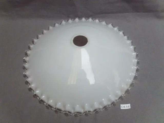 abat jour ancien en opaline blanche bord plissé Ø 25 cm trou de 28 m (CB36)