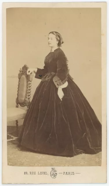 CDV circa 1860-65. Portrait d'une femme par Cremière. Noblesse à identifier.