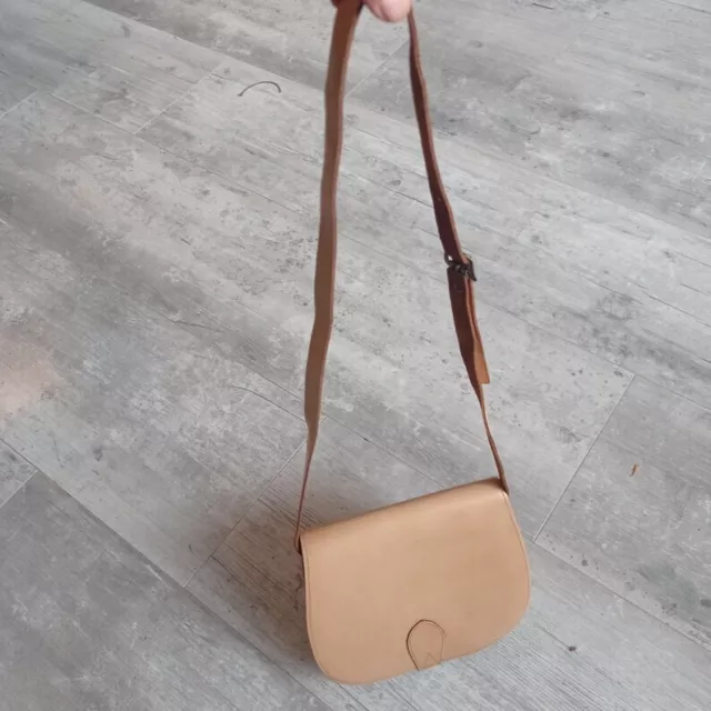 Sac à main épaule vintage ou bandoulière minimaliste cuir naturel