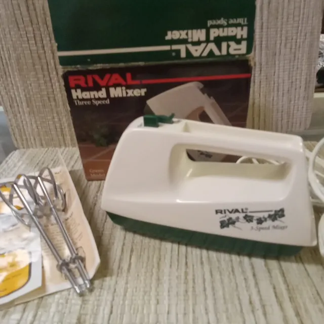 Vintage Green R-12B IONA 12 Speed Hand Held Electric Mixer