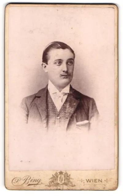 Fotografie Sigmund Bing, Wien, Goldschmidgasse 4, Junger Mann mit ovalem Gesich