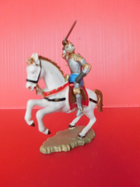 starlux-ortf-le-moyen-age-chevalier-au-combat-sur-cheval-cabre-eur-35