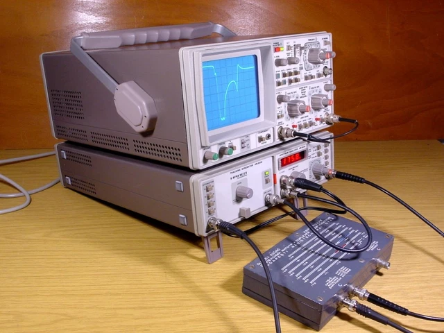 Analyseur HAMEG SPECTRUM MESSYSTEM HM 205-3, HM 8001, HM 8028 + suivi HM 8038 2