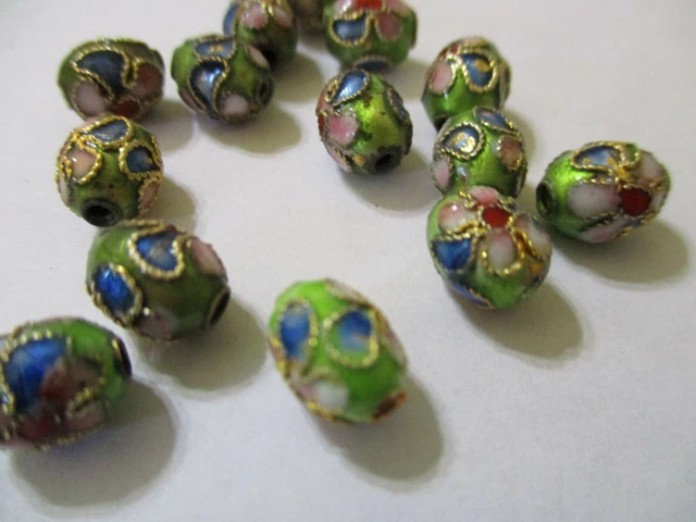 30  Green  Cloisonne Enamel Egg Shaped 9 x 6 mm Beads Gold Trim   GG2