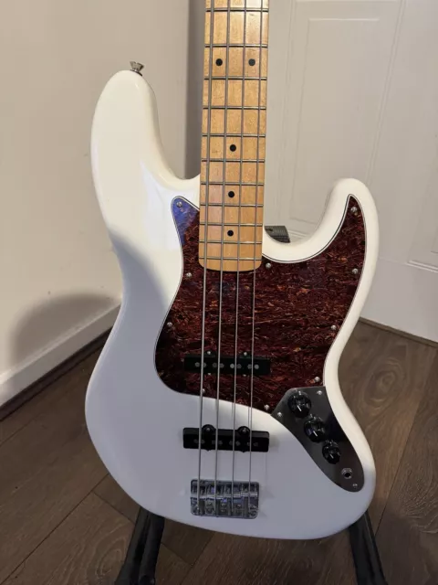 Fender Jazz Bass, olympisch weiß, 70er Jahre Stil. Verbessert. Modifikationen verfügbar. 2