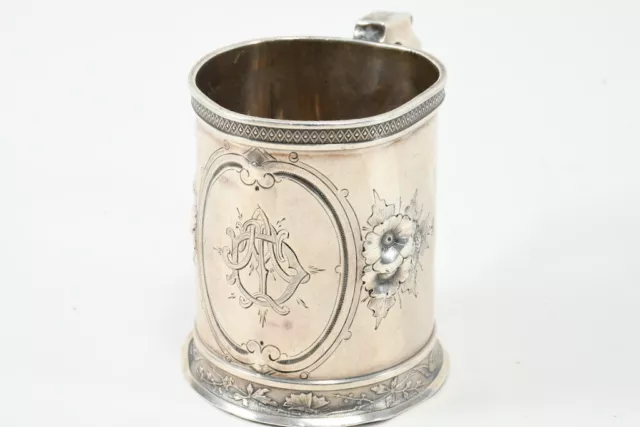 J60T11- W & H Sterling Silber Henkelbecher mit Monogramm & Blumen im Relief