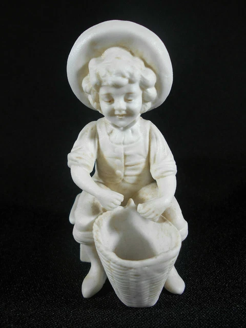 Ravissante Figurine Garçon Au Panier En Biscuit Porcelaine Allemagne