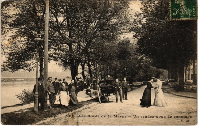 CPA Les bords de la Marne FRANCE (1339038)