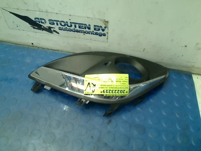 Grille Voorbumper onderste R-Design met Parkeerhulp Volvo V40, 31347092