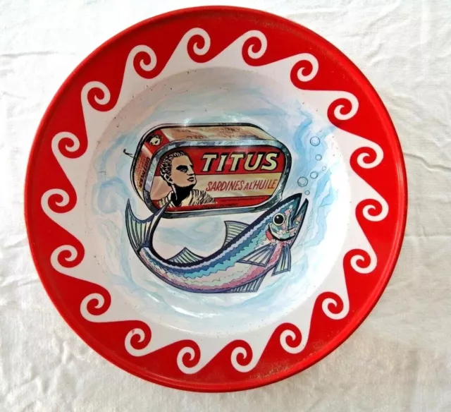 ancienne assiette publicitaire Titus Sardines à l'huile tôle lithographiée