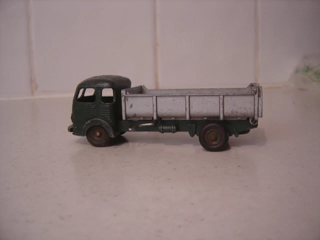 Dinky Toys Simca Cargo benne basculante - Modélisme