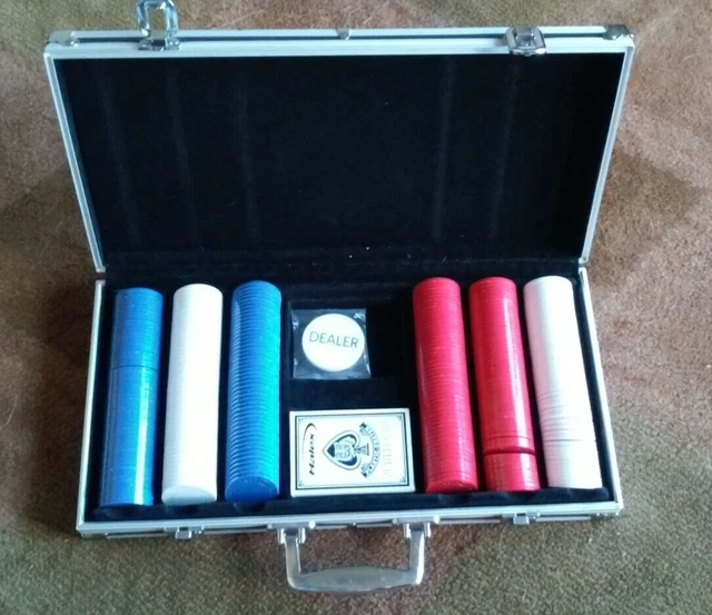 Poker Chip set with metal carrying  case plastic chips