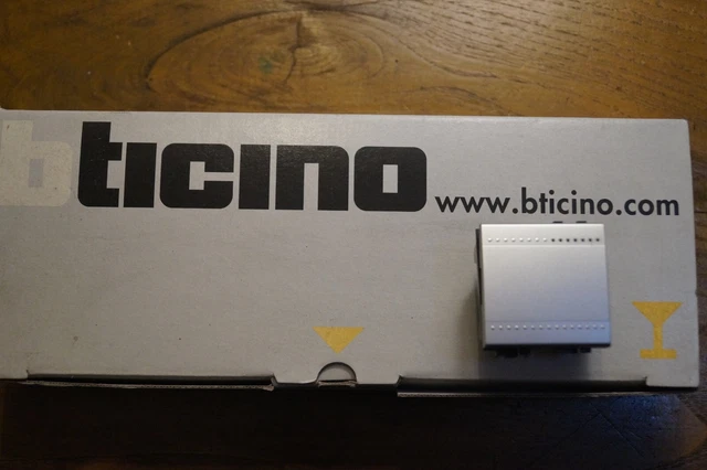 Bticino Livinglight plaque 2 modules carrée acier inox brossé LNA4802ACS