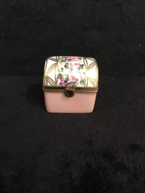 Authentic French Limoges Signed Hand painted Trinket Box-154e