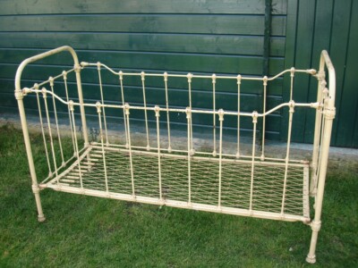 Ancien Lit Bebe Fonte Fer Forge Bois Decor Peint Angelots Eur 1 00 Picclick Fr