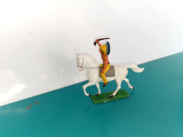 Figurine Starlux Soldat Plastique Cheval Gardian Et Arlésienne Rouge - Occasion Pour Collection