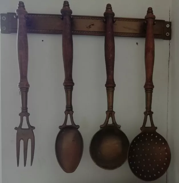 Ancien Service 4 grands Ustensiles de cuisine en cuivre et bois avec support 3