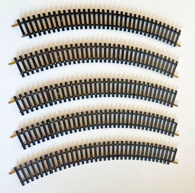 Un lot de 10 rails courbes Jouef n°870 pour trains miniatures au H0 HO