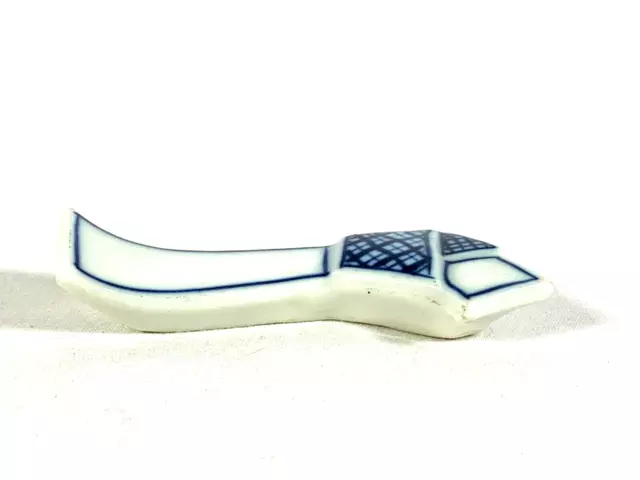 Chopstick Rest Lucky Knot Blue and White Japanese Porcelain Hashioki