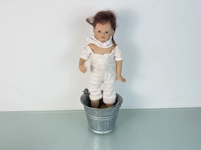 Poupée en porcelaine des années 1970 - France