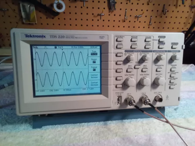 Tektronix TDS 220 2-channel 100MHz Digital Oscilloscope with Probes