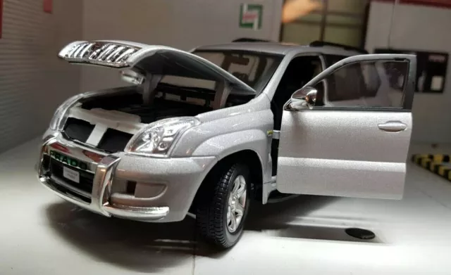 1:24 Toyota Land Cruiser Prado J120 3rd Gen V6 Argent 4x4 Miniature Maquette