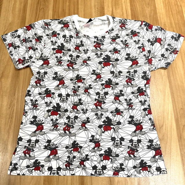 Disney store Micky Mouse  t-shirt Size 2XL Ptp 21" L 28" BNWT Summer Holiday