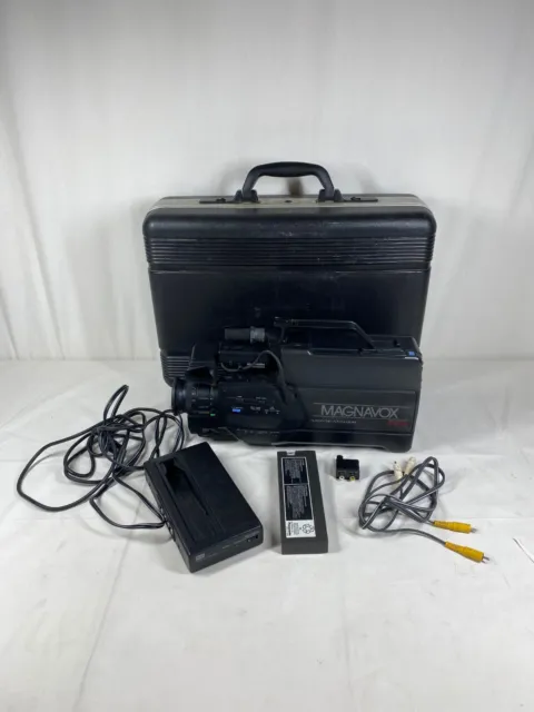 Magnavox Movie Maker VHS CCD Video Camcorder AR8221BKO1 With Case And Battery.