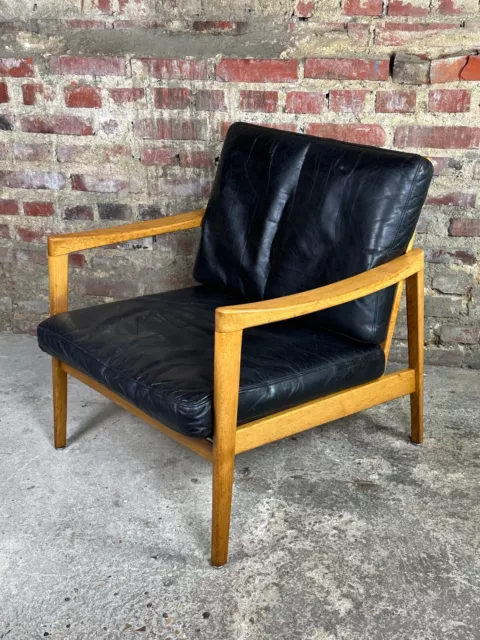 Fauteuil scandinave vintage  70,S en teck et cuir noir