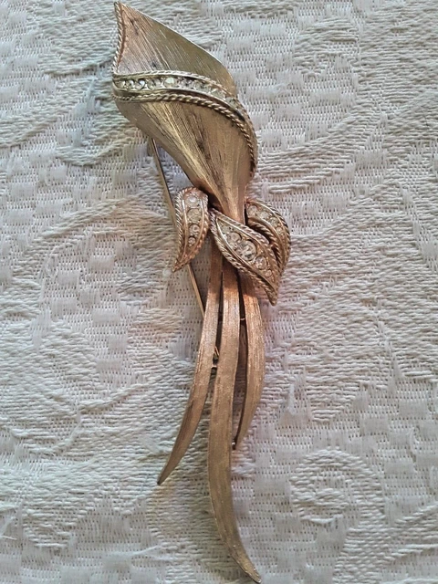 Vtg Sarah Coventry Signed Gold Tone Calla Lily Pin Brooch w Rhinestones 5" Long