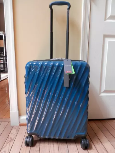 New TUMI 19 DEGREE CONTINENTAL 4 WHEELED CARRY ON LUGGAGE., RETAIL $795 !!!