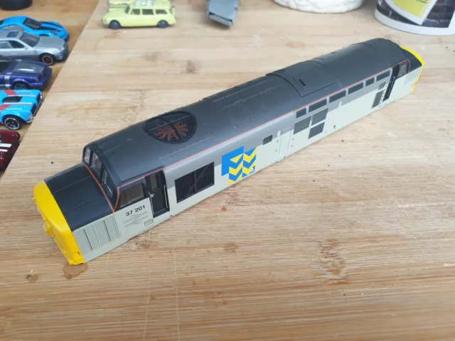 Vi-Trains Class 37 BODY glazed 37201 sector grey liveryCo-Co diesel loco OO 1:76