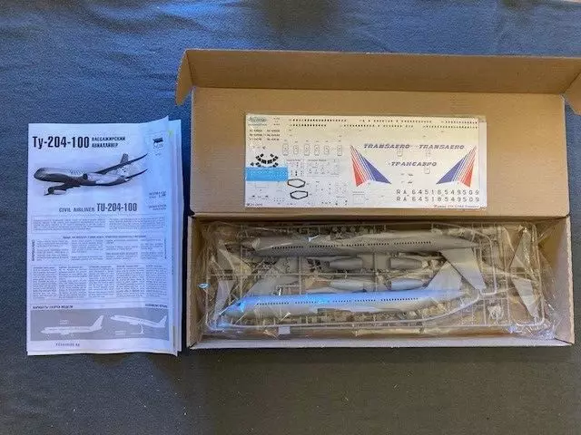 Zvezda Tupolev TU-214 Transaero 1:144 Flugzeug Modellbausatz Kit