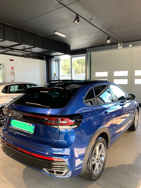 Volkswagen Taigo NUOVA R-LINE BLU METALIZZATA CON TETTINO E RETROCAMERA KM 1000