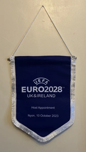 Pennants/ Flags, Football Memorabilia, Sports Memorabilia 