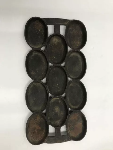 Cast Iron Eleven Hole Muffin Gem Pan