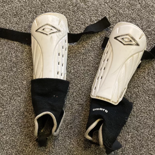 Umbro White Shin Pads Size Medium (With Built In Ankle Brace)