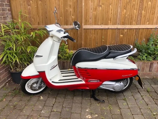 Peugeot Django ABS scooter. 125cc Red / White