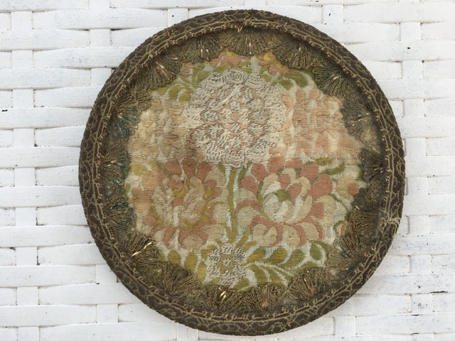 Ancienne Broderie De Tours Sous Verre - Pannetier-Roy - Tapisserie Encadrée Bois