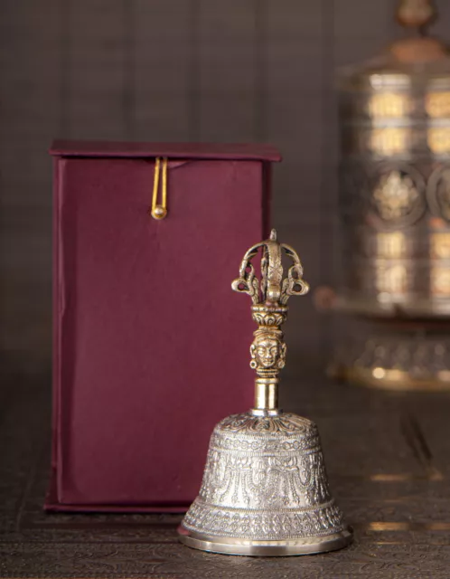 Glocke mit Dorje in Geschenkbox H 14,5 cm ø 8 cm Varja Ritualglocke Tempelglocke