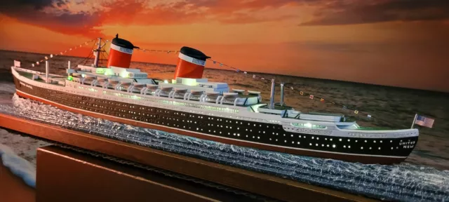 SS United States Ocean Liner Cruise Ship Model 1:400 Scale