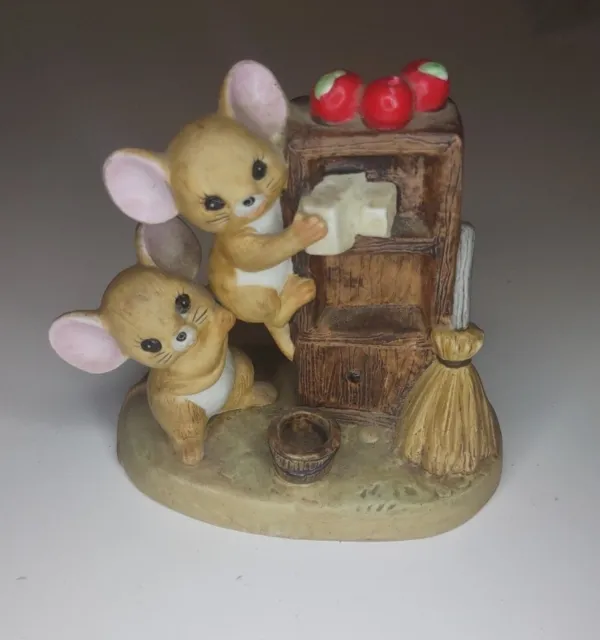 Vintage Enesco 1979 Christmas Mouse Porcelain Figurines Cute Decoration