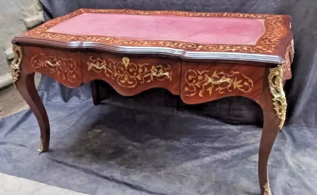 Herrlicher Barock Schreibtisch Louis XV mit rundum Intarsien, 160cm Länge