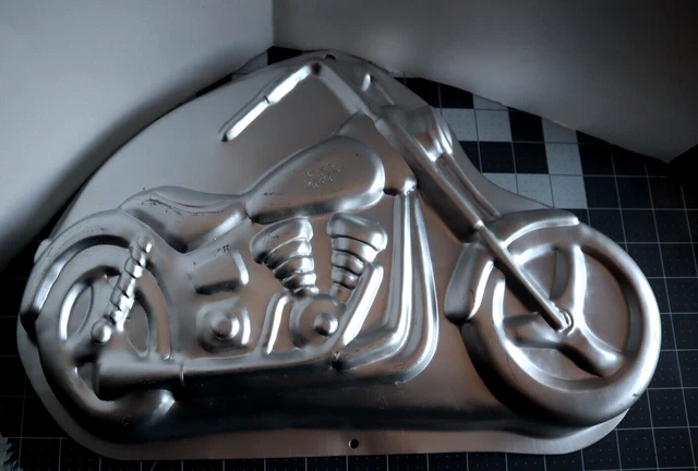Harley davidson cake pan top