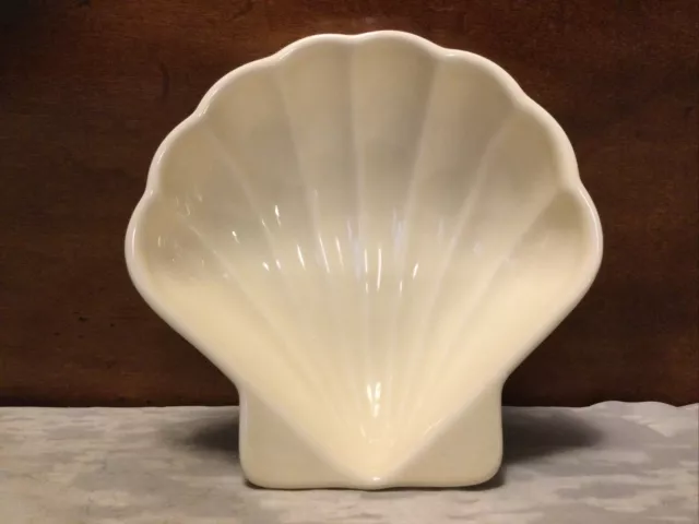 Vintage 5.5” Pfaltzgraff Ceramic Art Pottery USA #252 Ivory Clam Shell Soap Dish