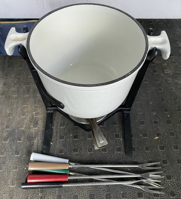 JUEGO EN CAJA DE FONDUE LE CREUSET HIERRO FUNDIDO BLANCO Quemador espiritual Pinchos Tenedores Soporte