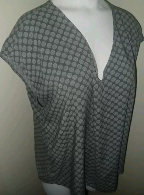 Women's Old Navy Plus Size XL Lightweight Relaxed Sleeve Vneck Grey Polka Dot